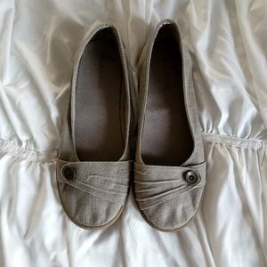 Size 8.5 Beige Women's Flats